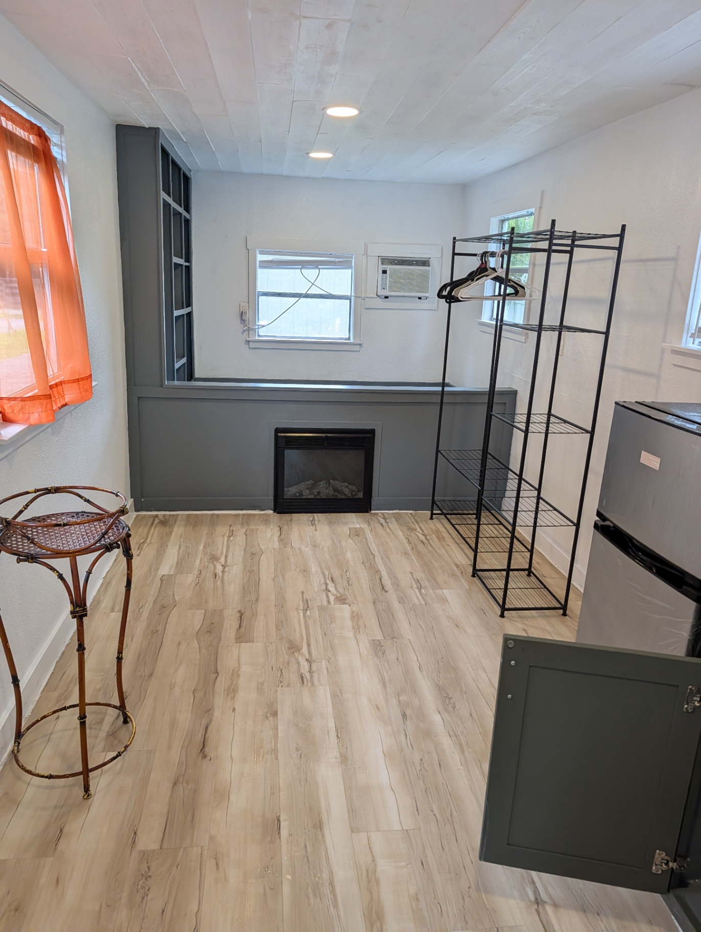 Tampa studio unit with fresh interior paint, gray accent wall, fireplace insert and new plank flooring