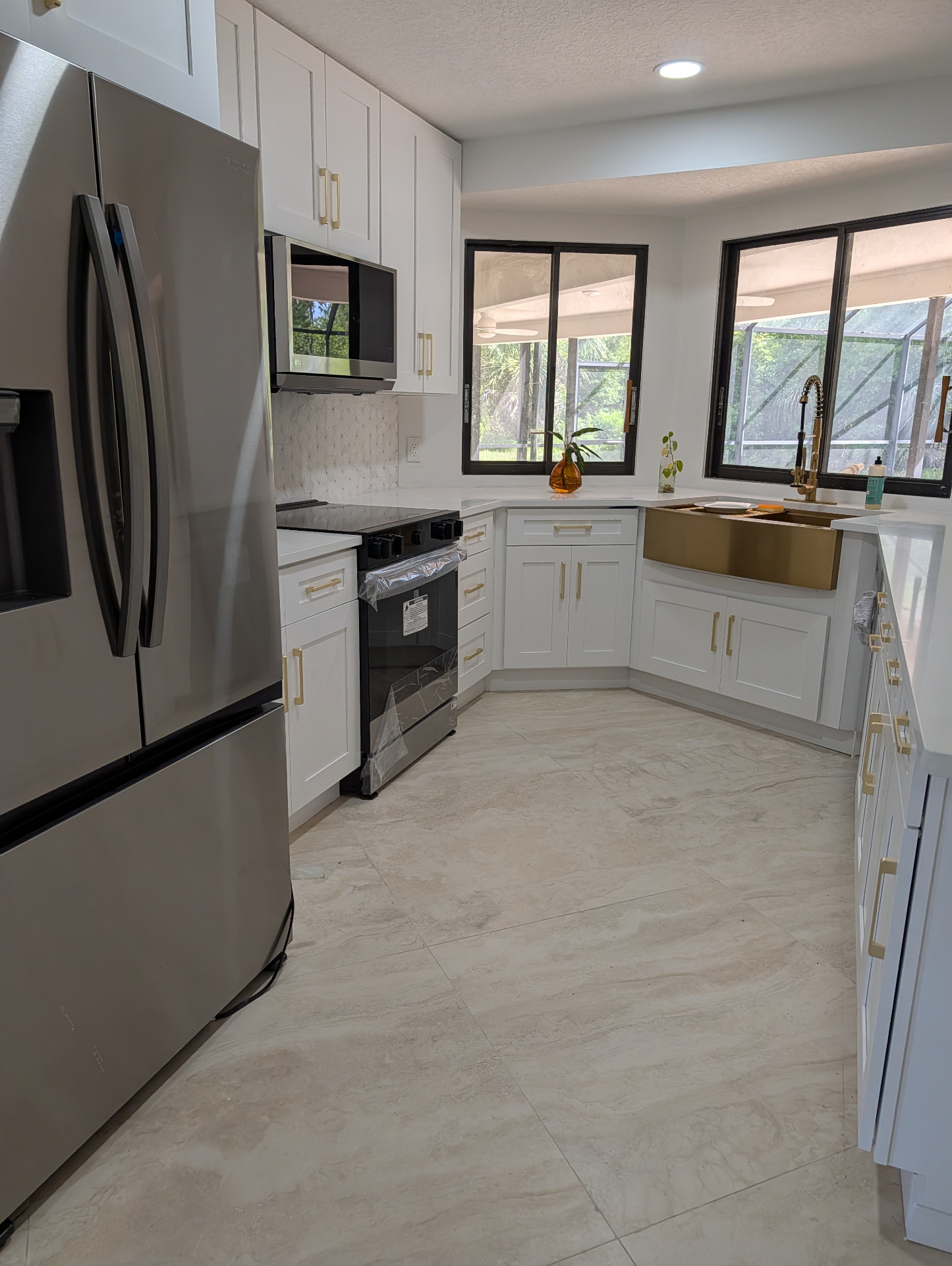 Hyde Park Tampa cabinet refinishing after — white shaker cabinets with gold hardware